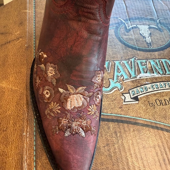 Old Gringo Burgundy Floral Embroidered Boots - Picture 3 of 6